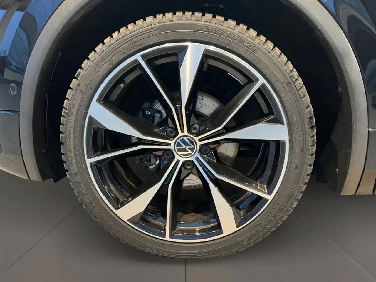 Volkswagen Tiguan 2.0 TDI R-Line Carbon+Fahrassist+Pano+SHD 14