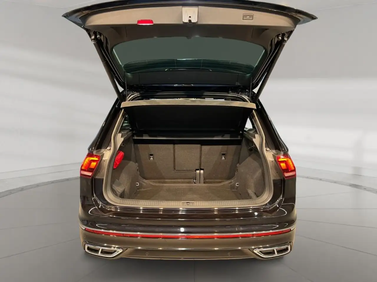 Volkswagen Tiguan 2.0 TDI R-Line Carbon+Fahrassist+Pano+SHD 11
