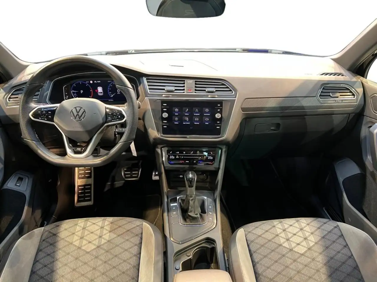 Volkswagen Tiguan 2.0 TDI R-Line Carbon+Fahrassist+Pano+SHD 4