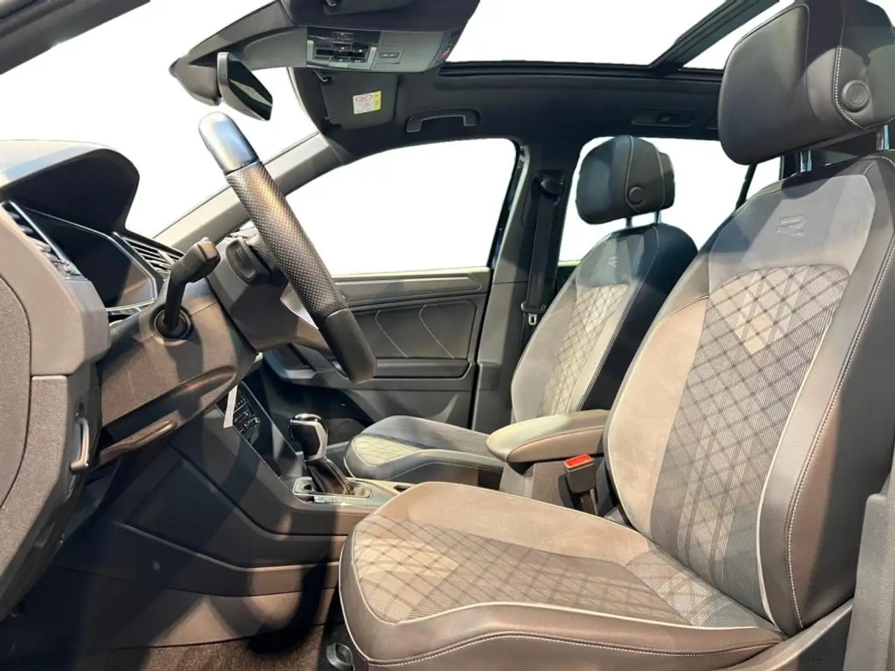 Volkswagen Tiguan 2.0 TDI R-Line Carbon+Fahrassist+Pano+SHD 5