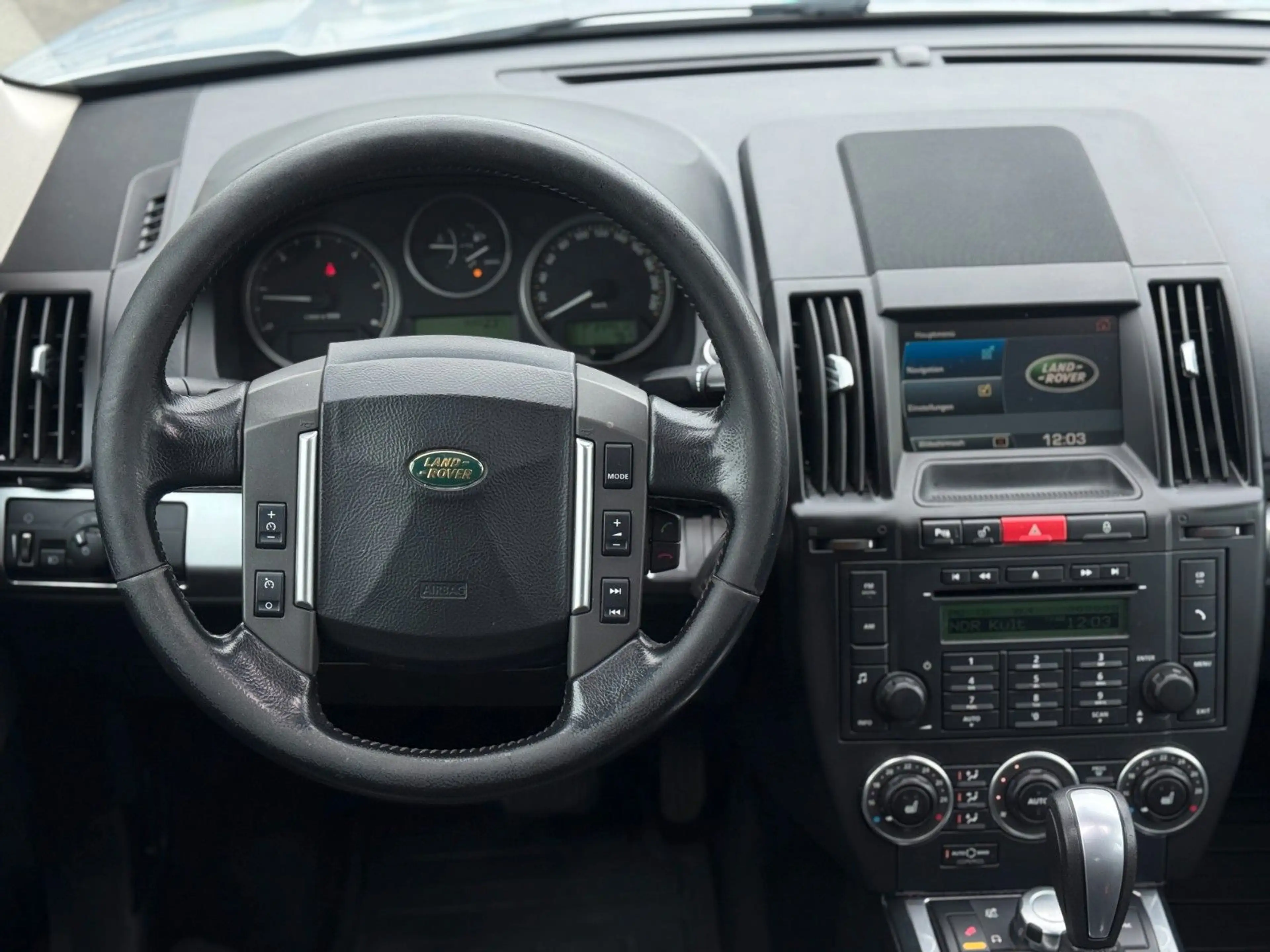 Land Rover Freelander 2 HSE PANO ALU LEDER AHK NAVI Autom. — photo 15