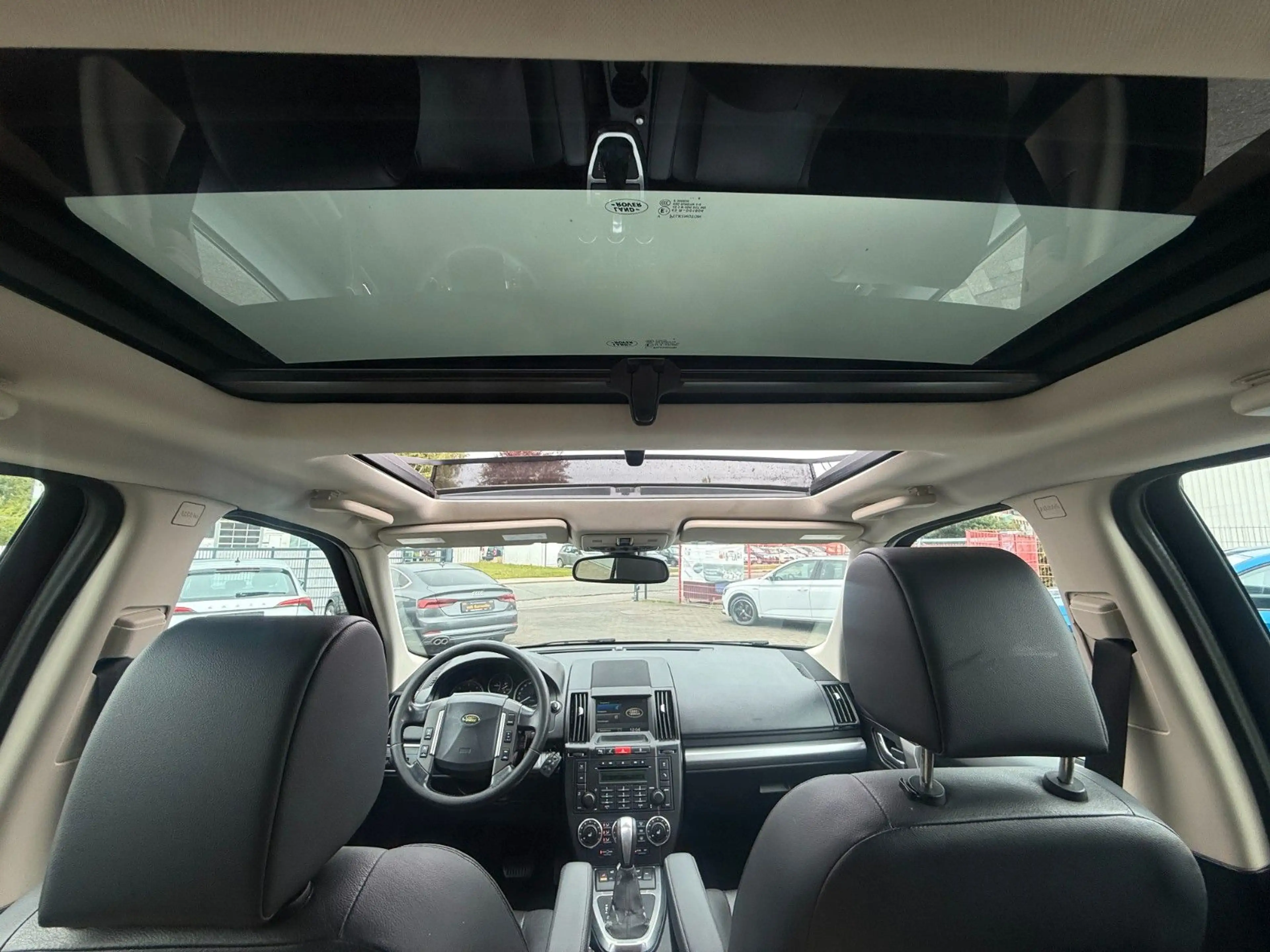 Land Rover Freelander 2 HSE PANO ALU LEDER AHK NAVI Autom. — photo 14