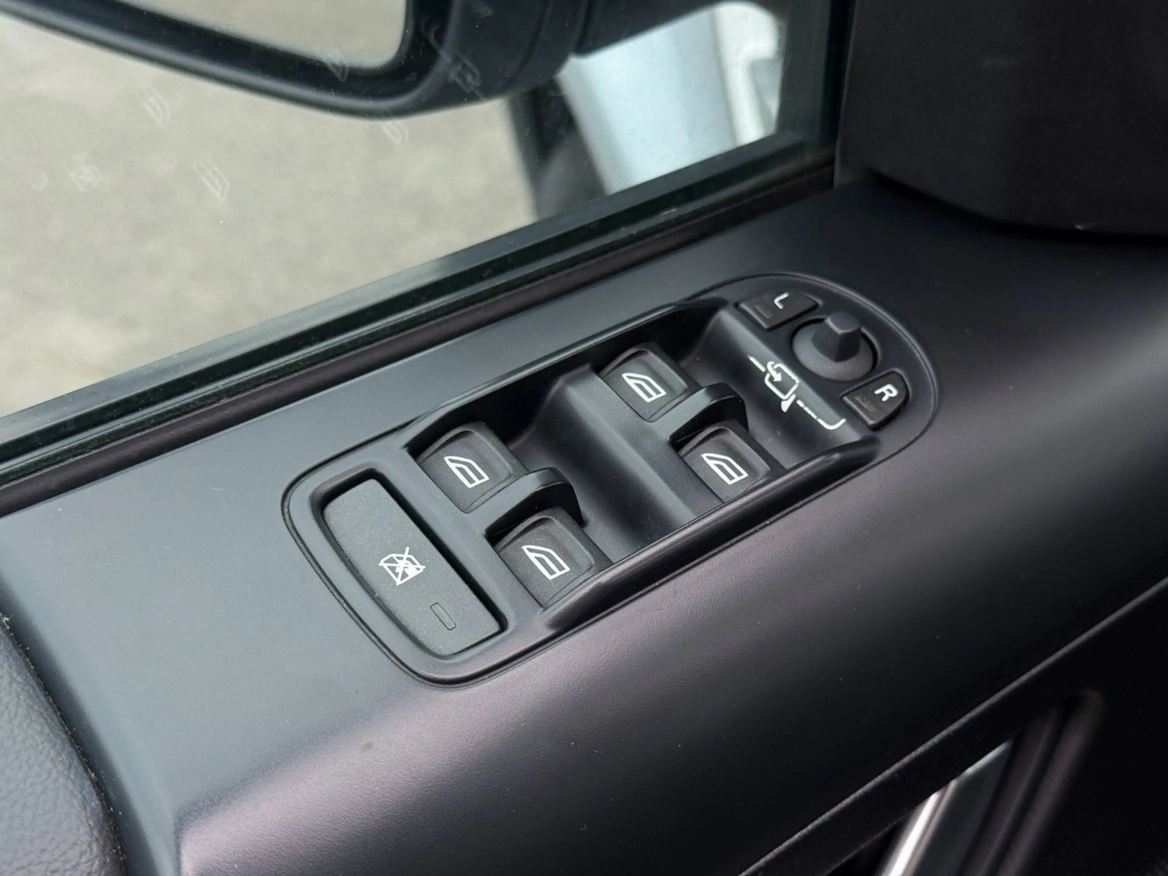 Land Rover Freelander 2 HSE PANO ALU LEDER AHK NAVI Autom. — photo 9