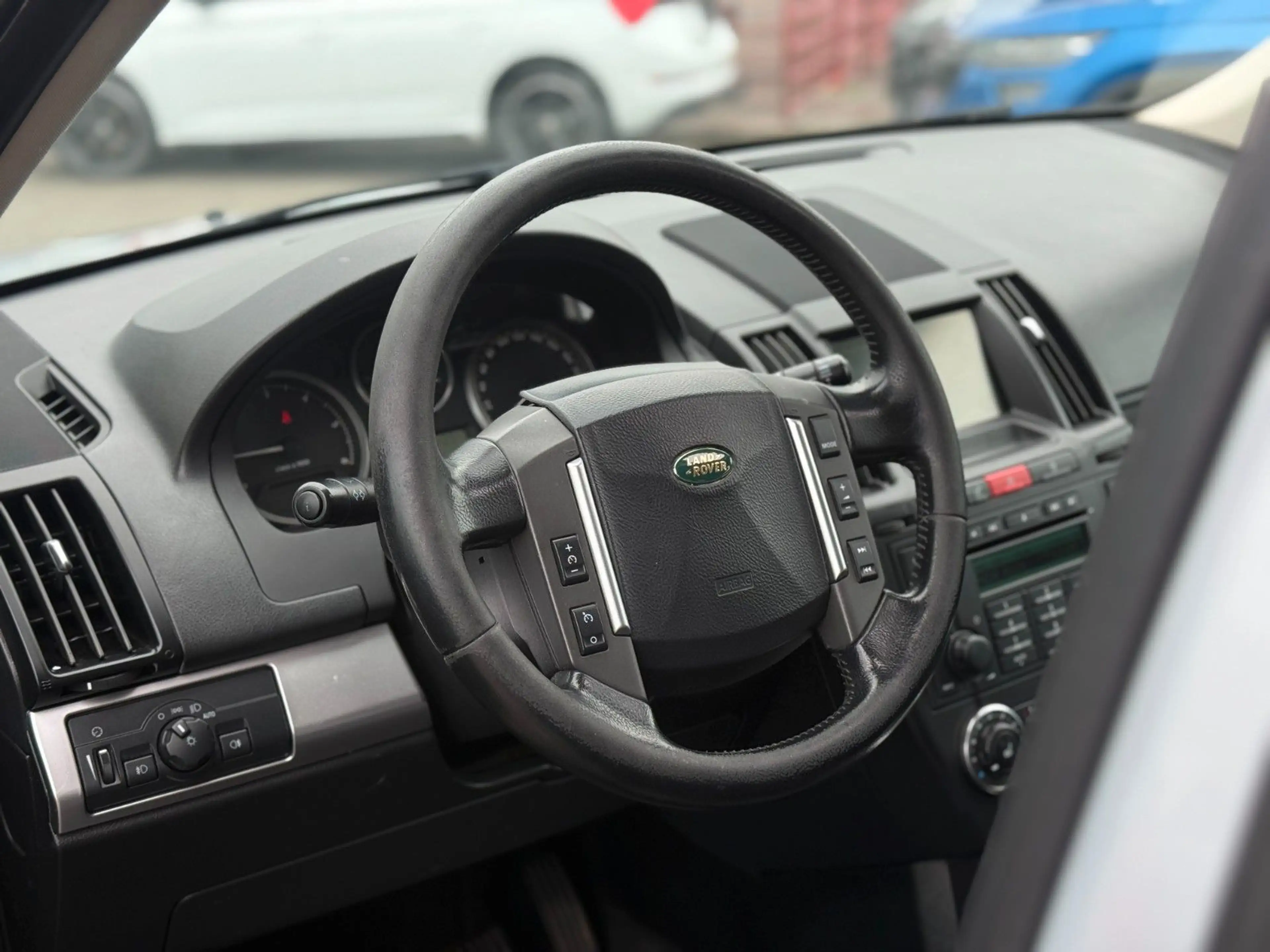Land Rover Freelander 2 HSE PANO ALU LEDER AHK NAVI Autom. — photo 10