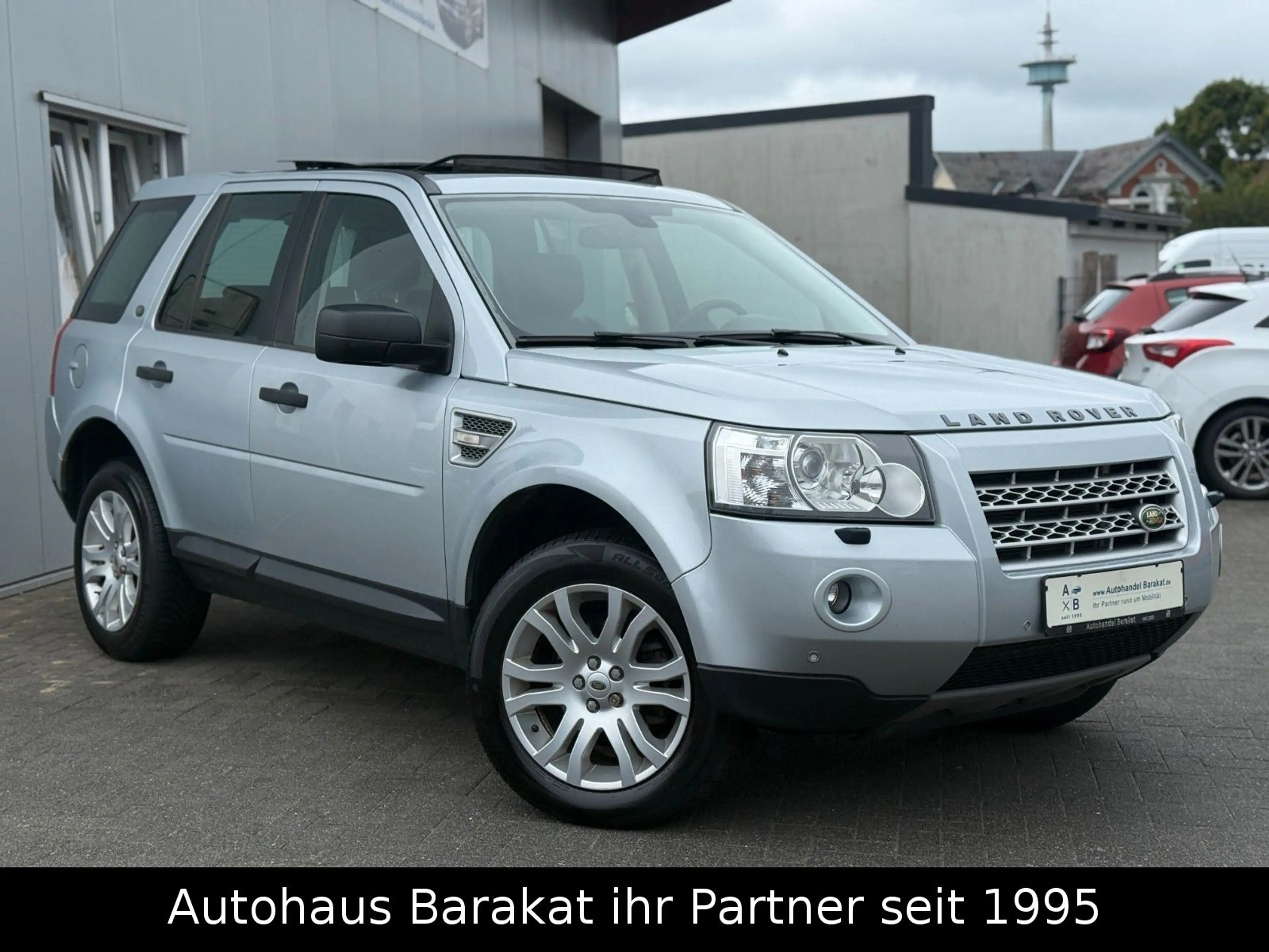 Land Rover Freelander 2 HSE PANO ALU LEDER AHK NAVI Autom.