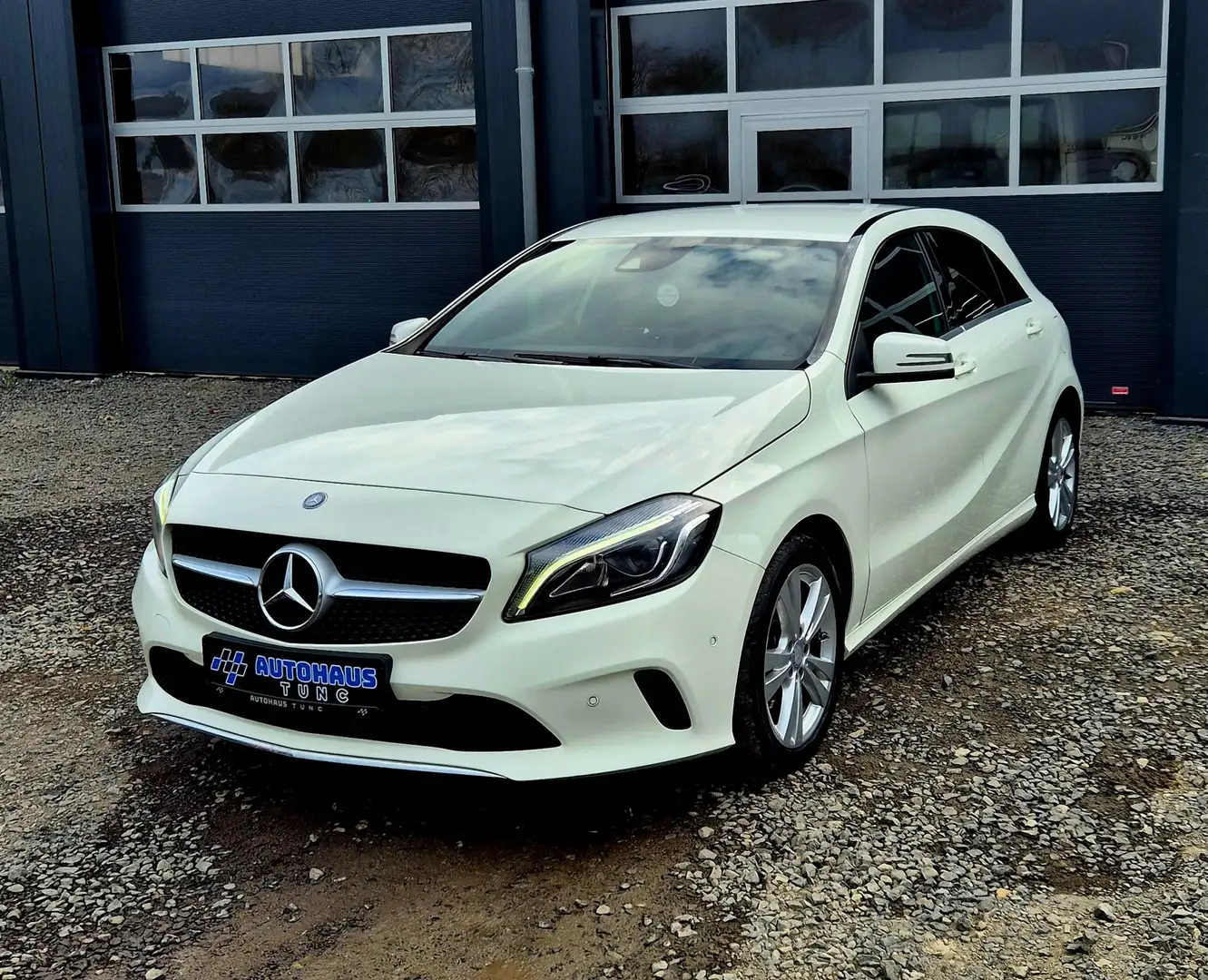 Mercedes-Benz A 180 A 180 BlueEfficiency, LED High Performance, Sport Blanc - 1