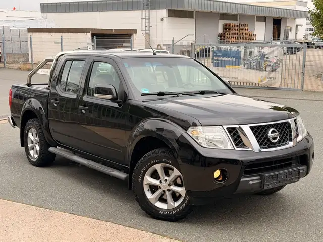 Nissan Navara 2,5 Pickup Double Cab SE 4X4 TÜV/HU Neu