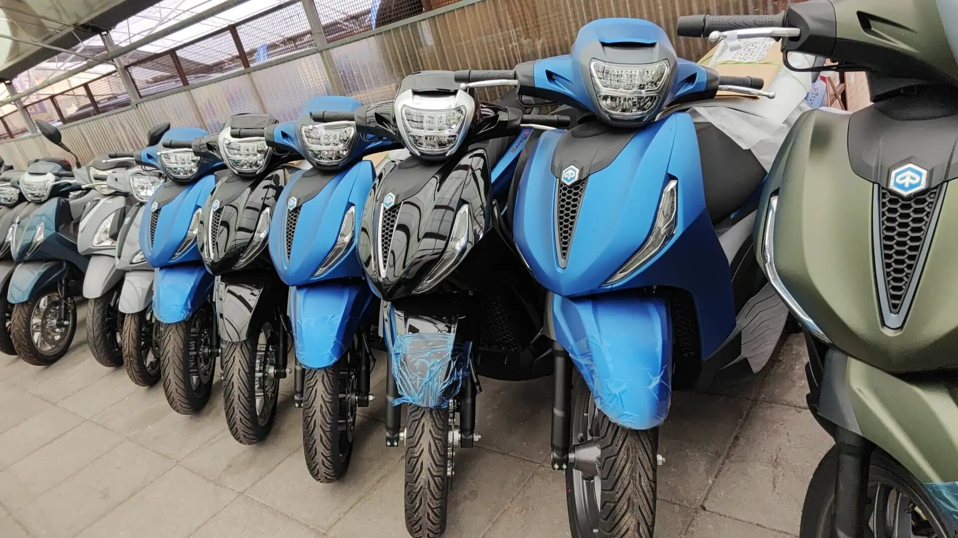 Piaggio Beverly 400 Zwart - 2