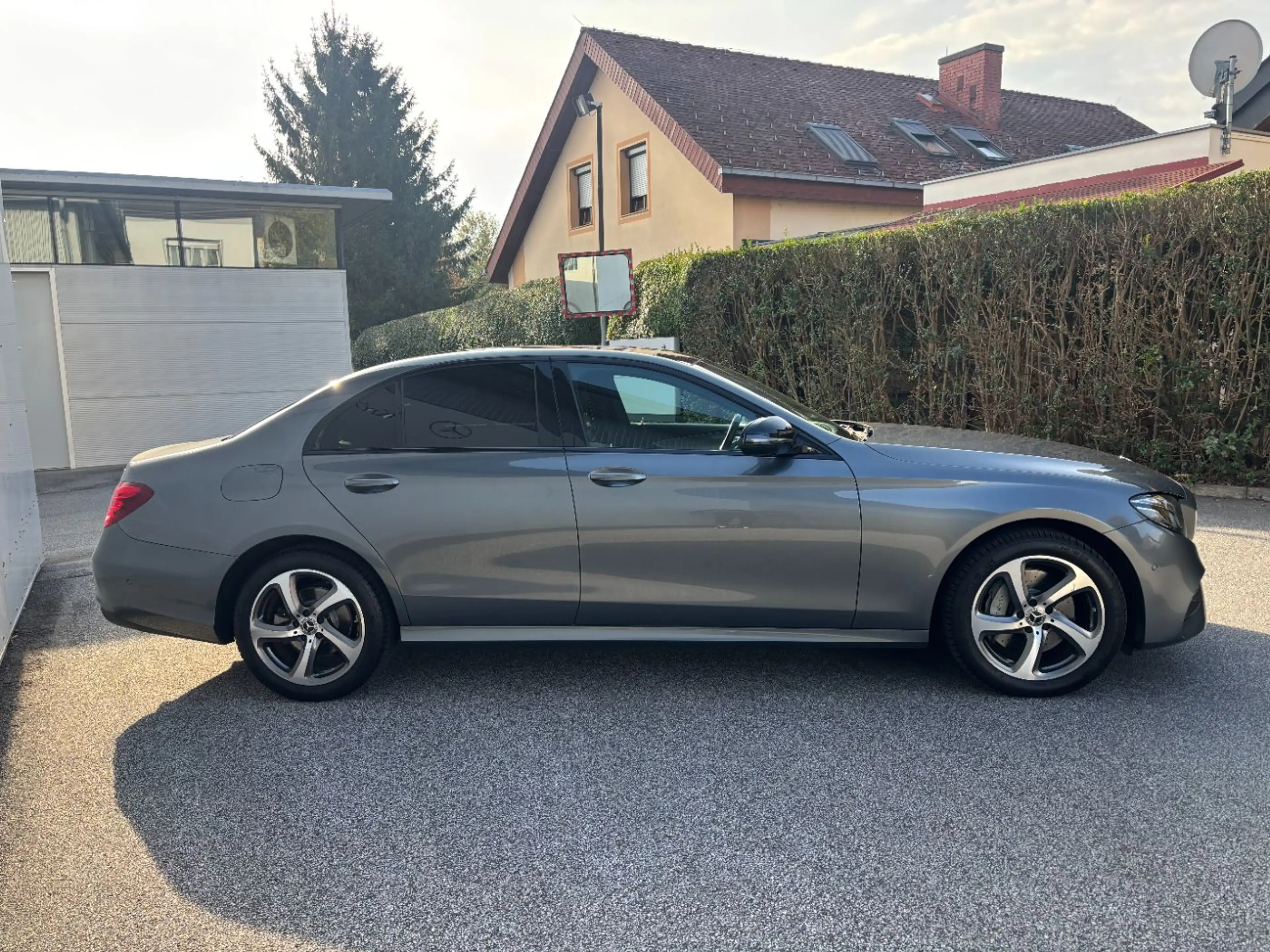 Mercedes-Benz E 220 d 4MATIC Limousine — photo 4