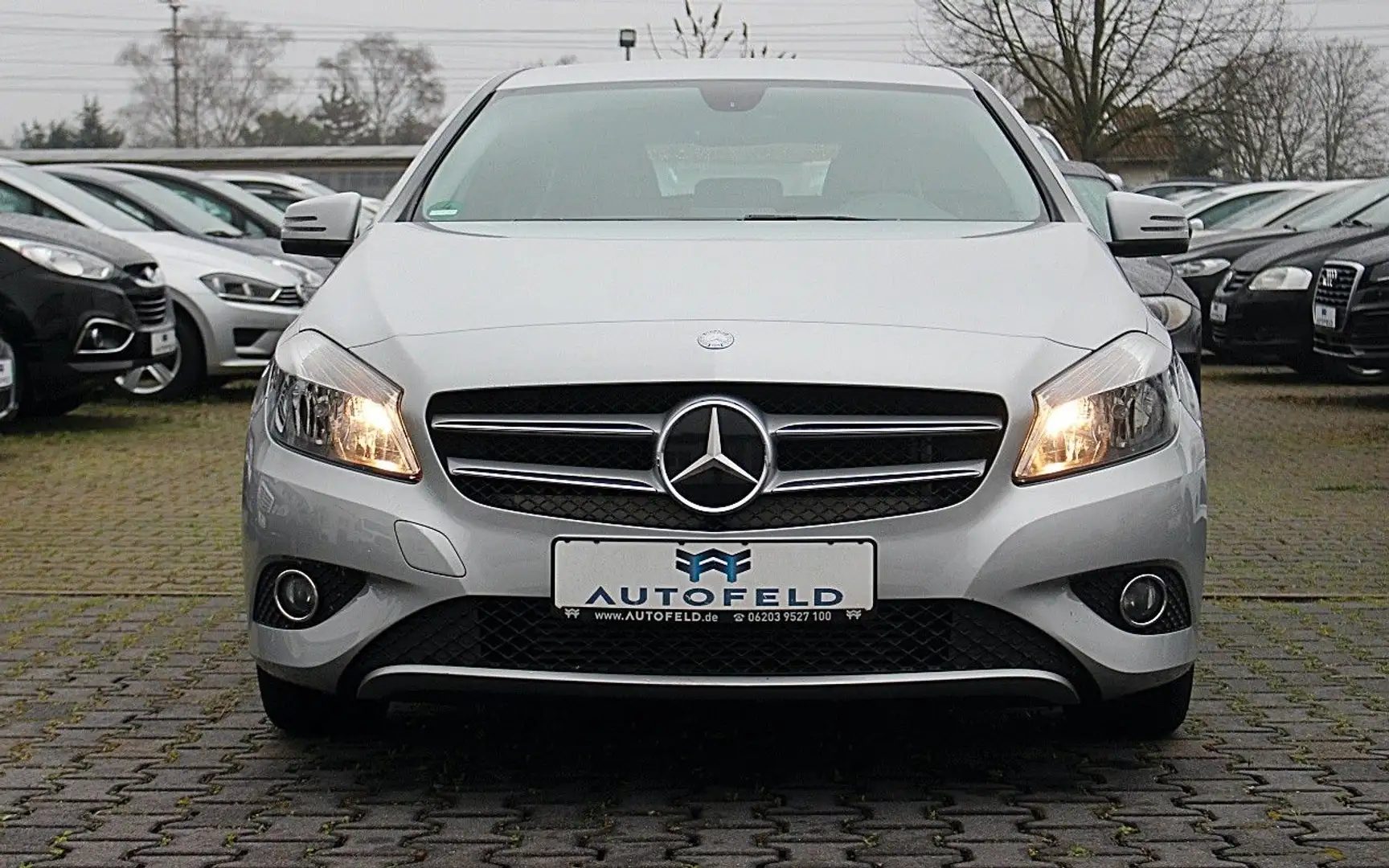 Mercedes-Benz A 180 A180 BlueEFFICIENCY/VOLLSH/NAVI/T LEDER/URBAN Zilver - 2