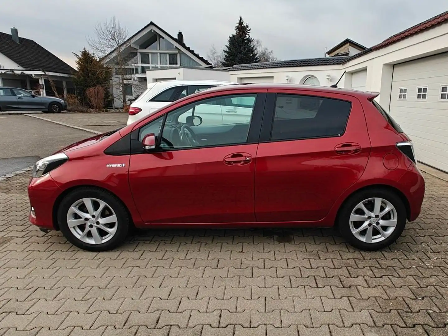 Toyota Yaris Yaris 1,5 VVT-i Hybrid LifeLife Rot - 1