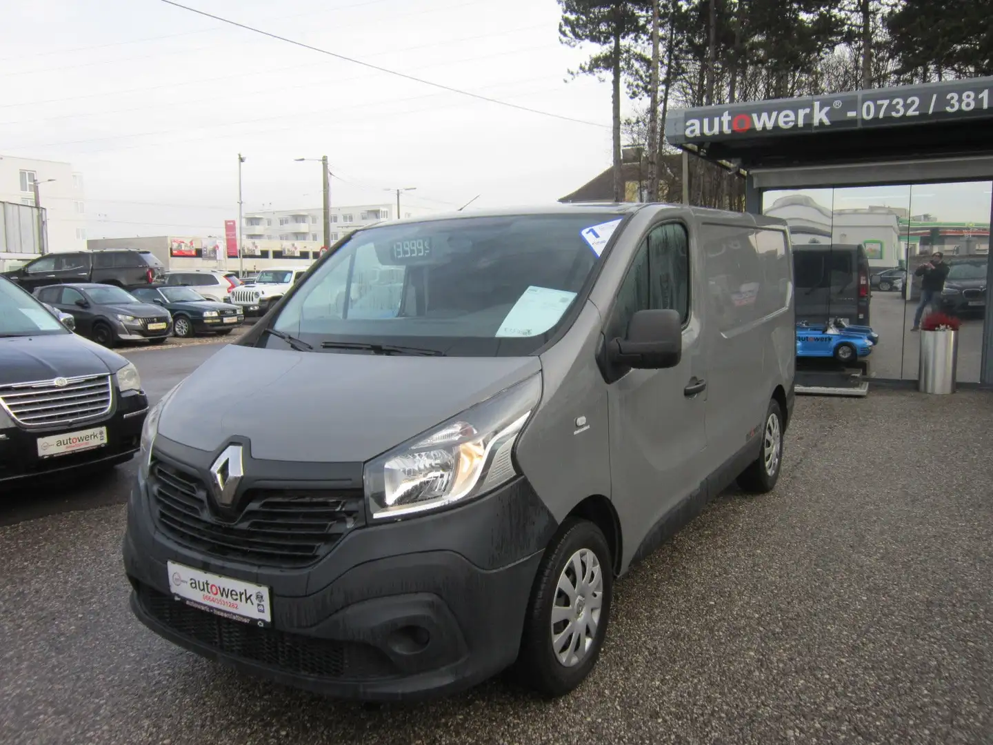 Renault Trafic Grau - 1