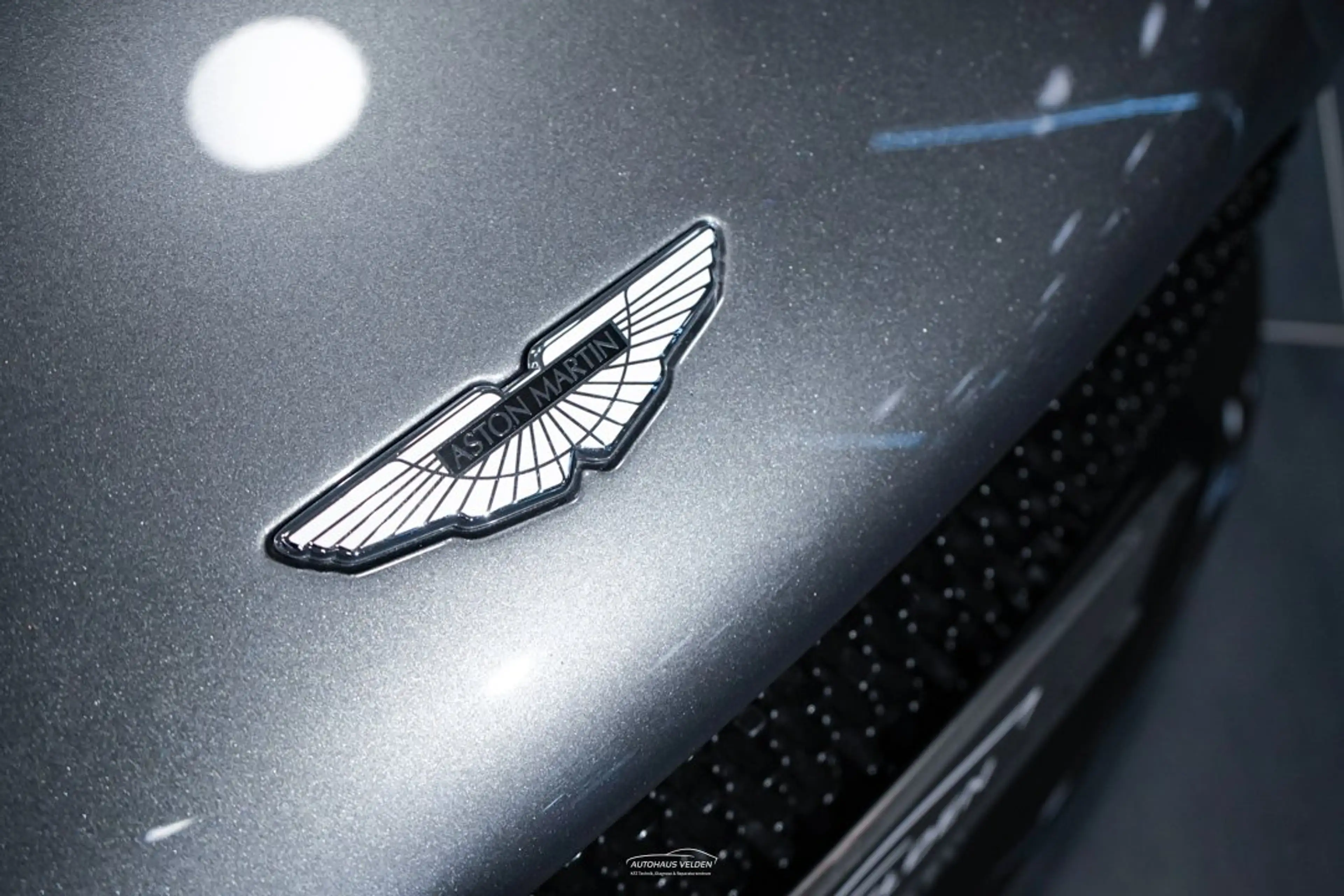 Aston Martin DBS Superleggera Coupe — photo 15