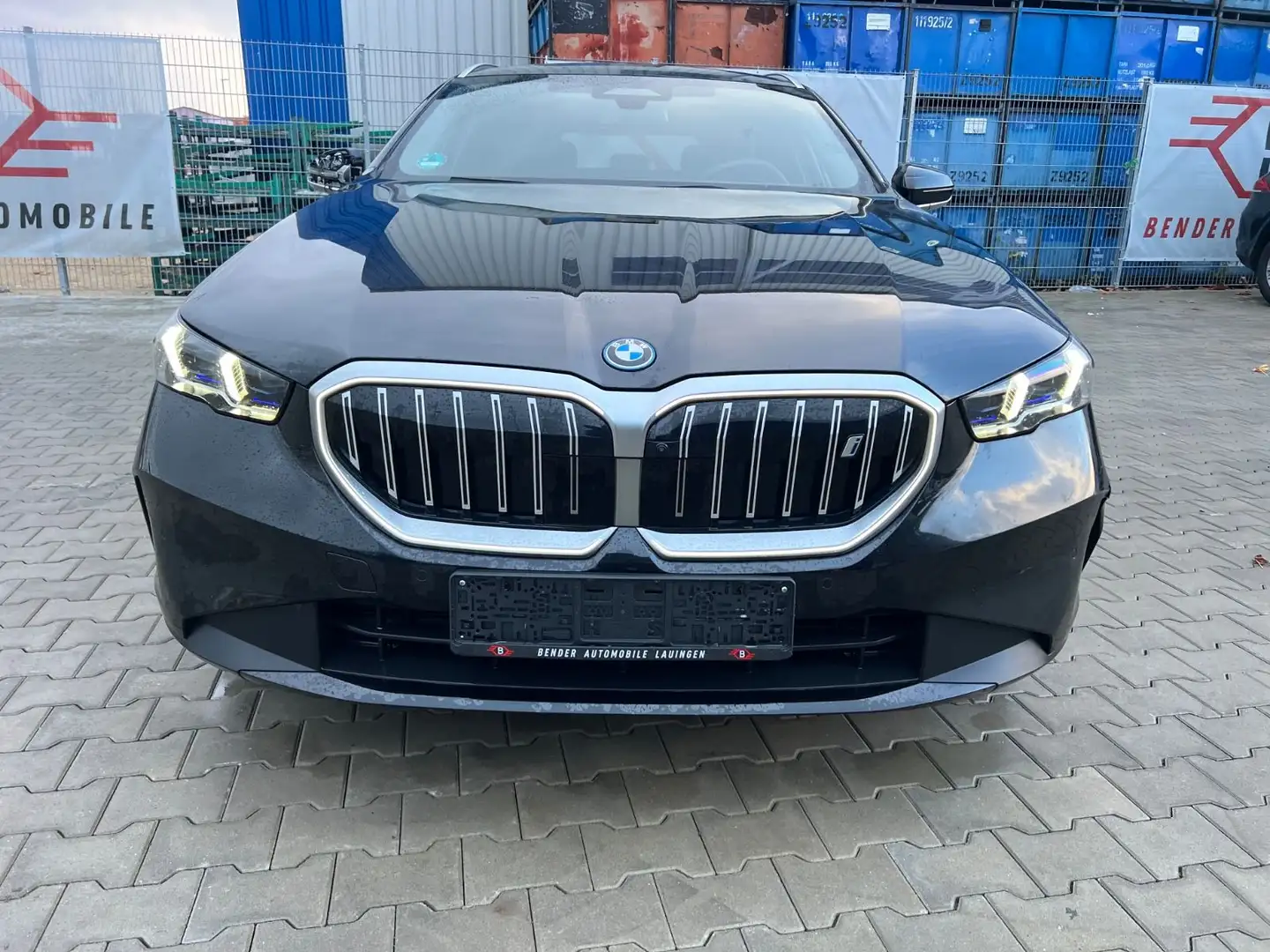 BMW i5 Touring 40 eDrive Noir - 2