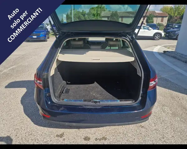 Skoda Superb view 11