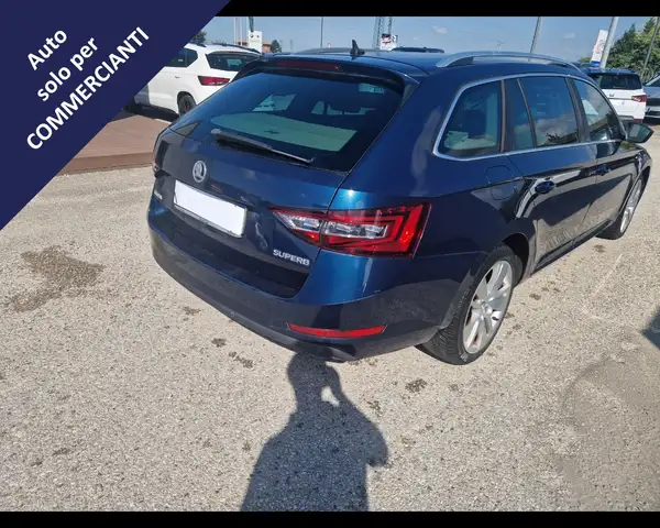 Skoda Superb view 4