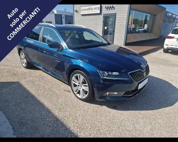 Skoda Superb view 3