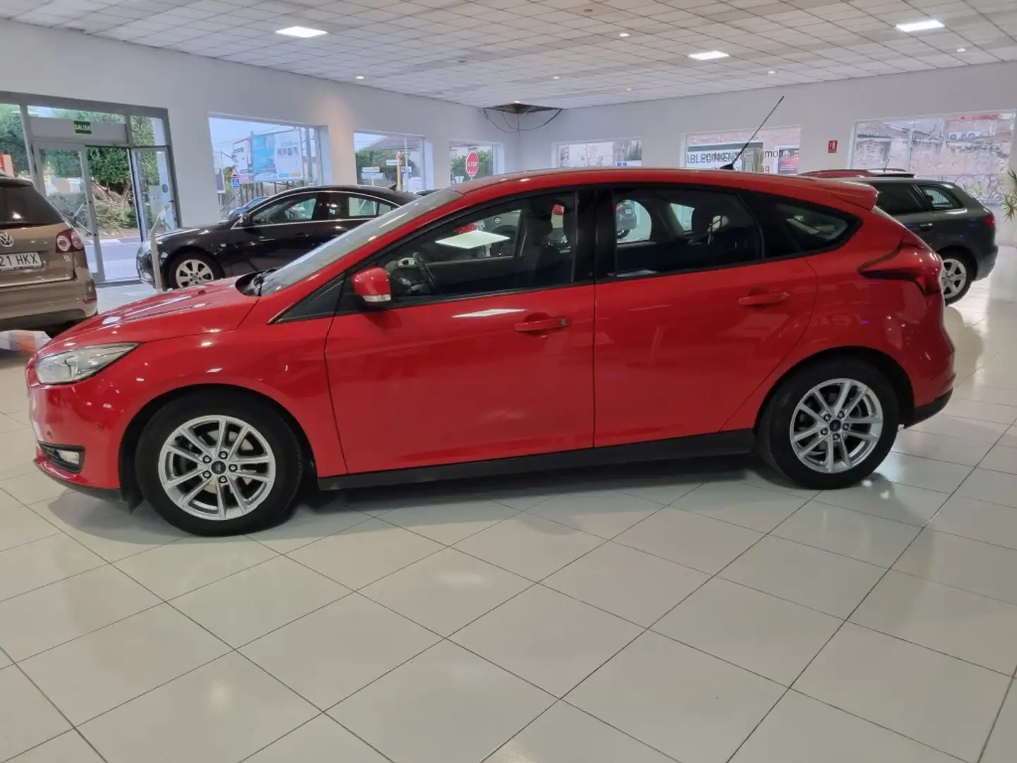 Ford Focus 1.0 Ecoboost Auto-S&S Trend+ 125 Rot - 2