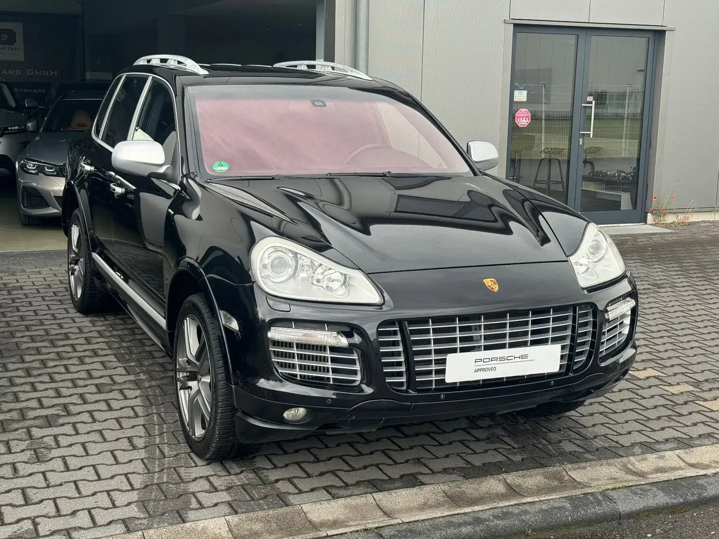 Porsche Cayenne Turbo Faceliftmodell Schwarz - 2