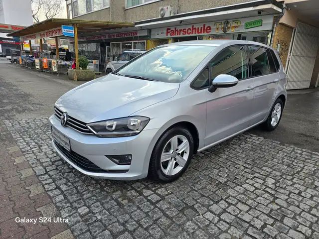 Volkswagen Golf Sportsvan view 2