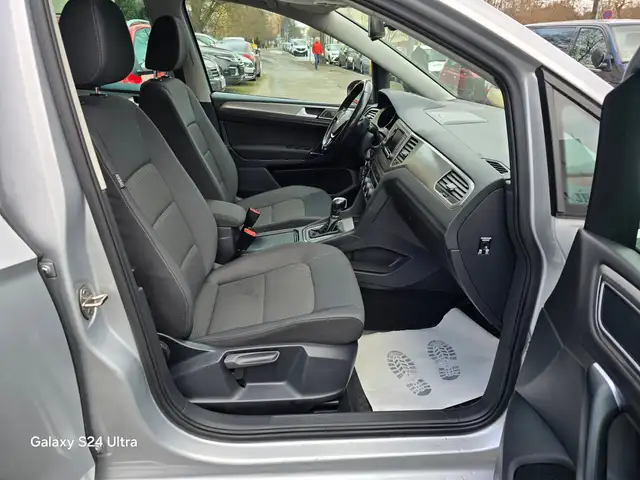 Volkswagen Golf Sportsvan view 8