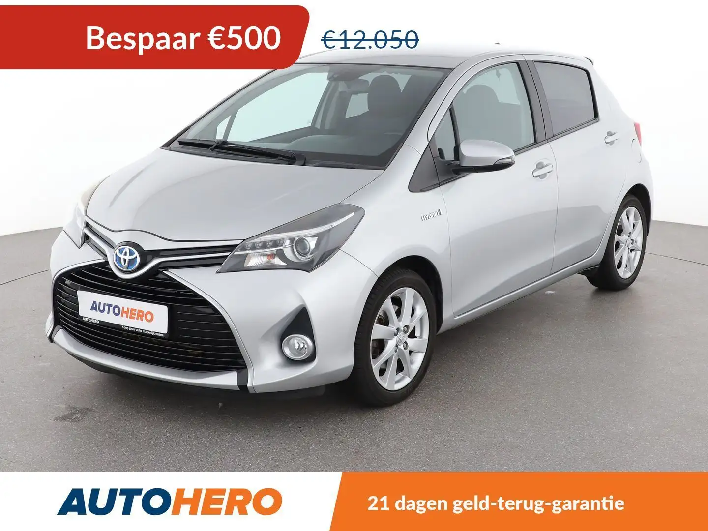 Toyota Yaris 1.5 Hybrid Attitude Grijs - 1