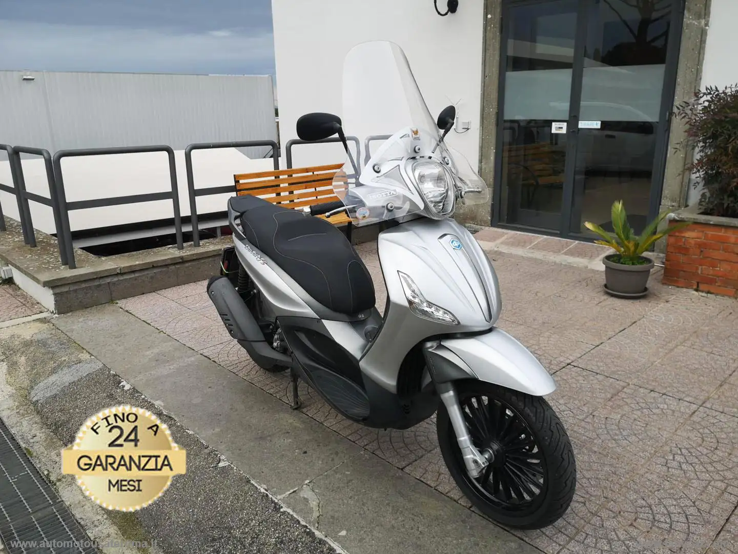 Piaggio Beverly 300 Beverly 300 I.E. ABS-ASR PROMO WEB Argento - 2
