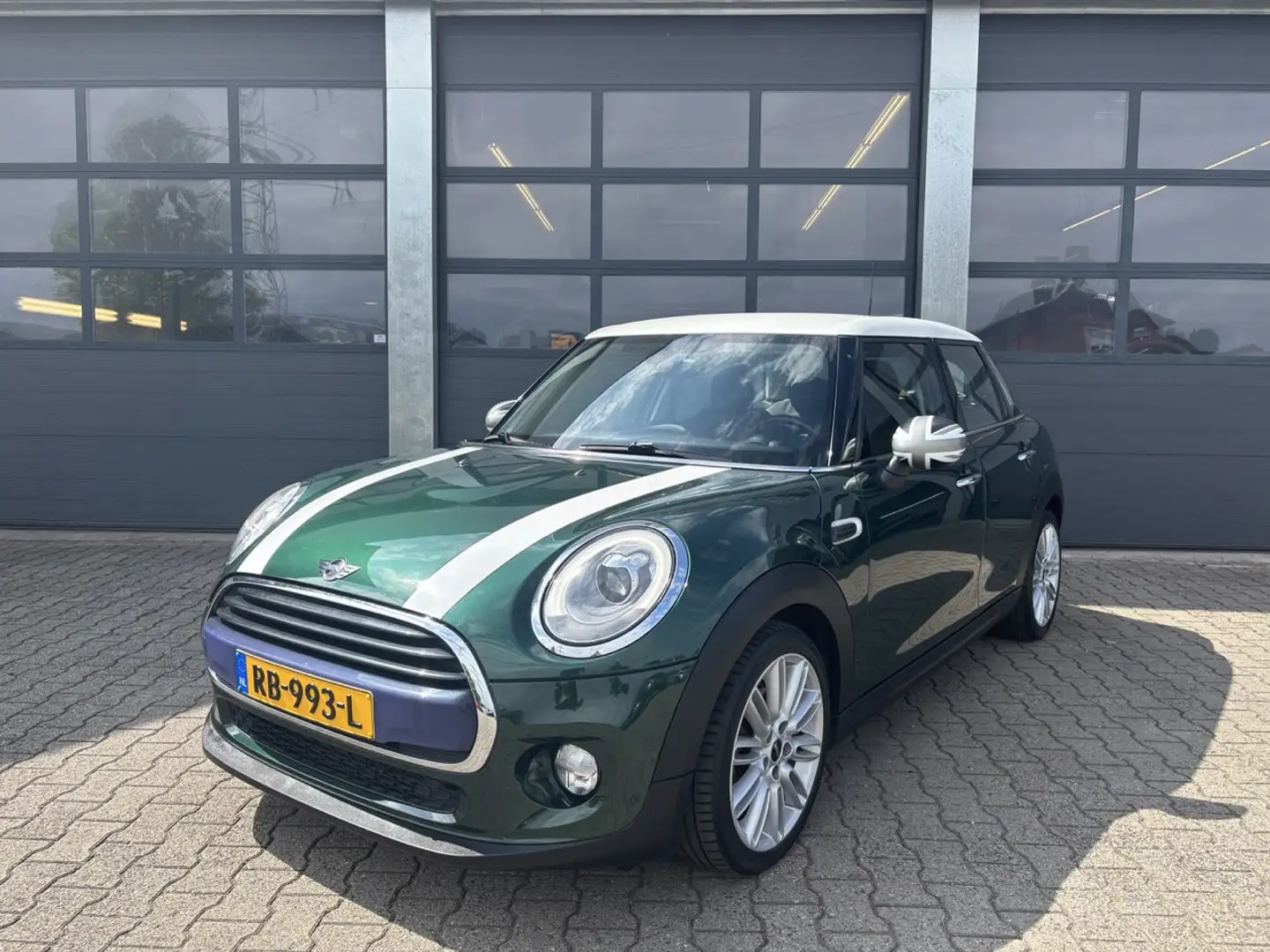 MINI Cooper Mini 1.5 136pk Chili Groen - 1