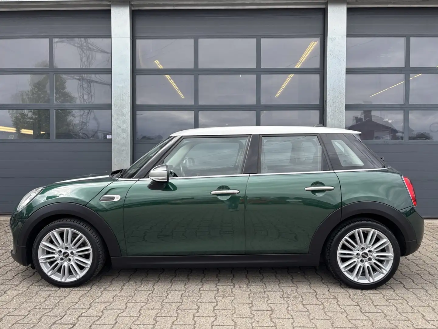 MINI Cooper Mini 1.5 136pk Chili Groen - 2