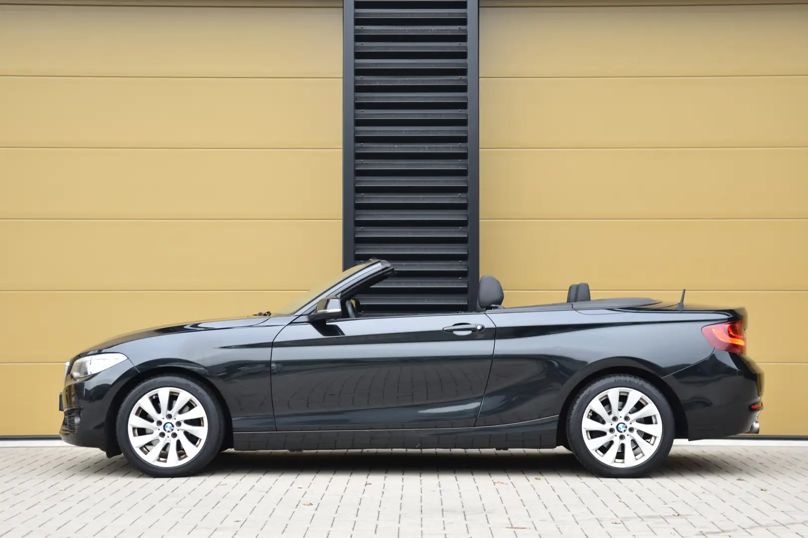 BMW 220 2-serie Cabrio 220i * Stoelverwarming * Half leder Zwart - 2