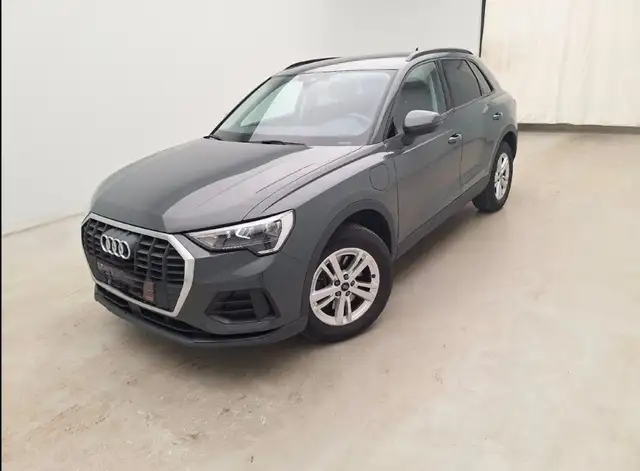Audi Q3 view 11
