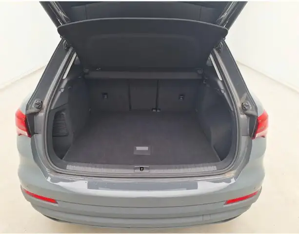 Audi Q3 view 5