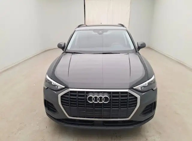 Audi Q3 view 6