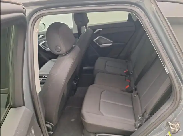 Audi Q3 view 9