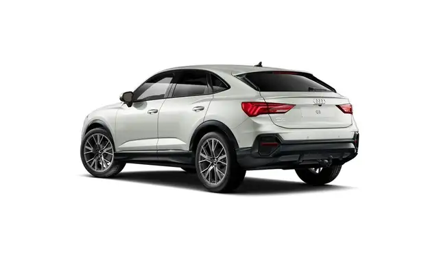 Audi Q3 view 8