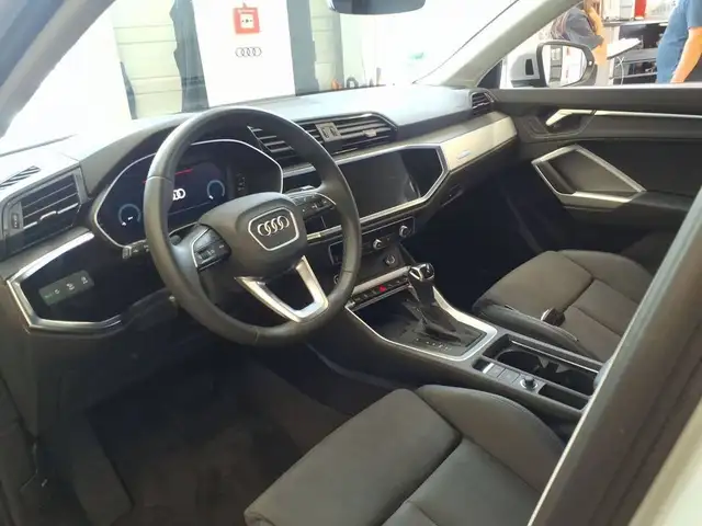 Audi Q3 view 4