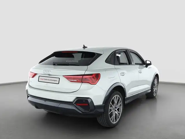 Audi Q3 view 3