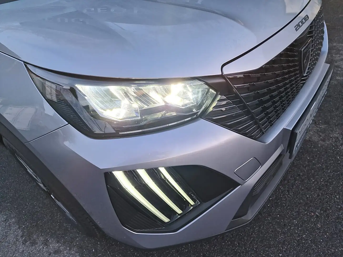 Peugeot 2008 PureTech 100 S&S Style 6-Gang-Manuell "sofort' ... Grau - 2