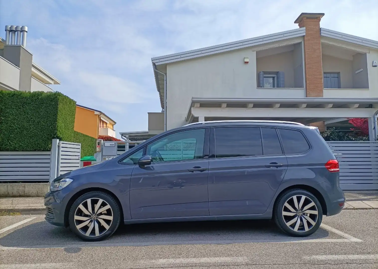 Volkswagen Touran 2.0 tdi Highline - 2