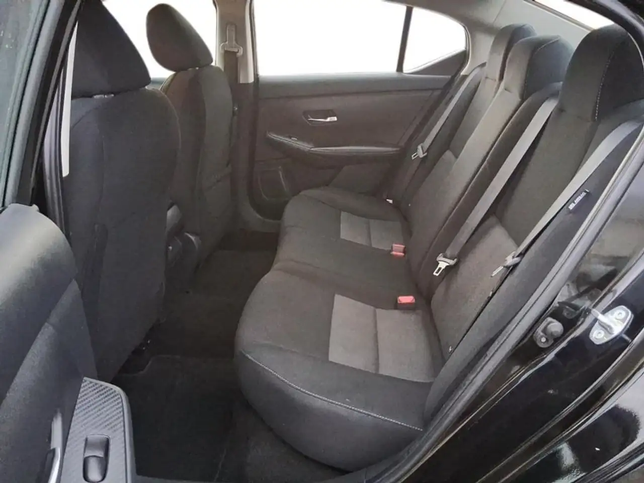 Nissan Sentra снимка Nissan Sentra