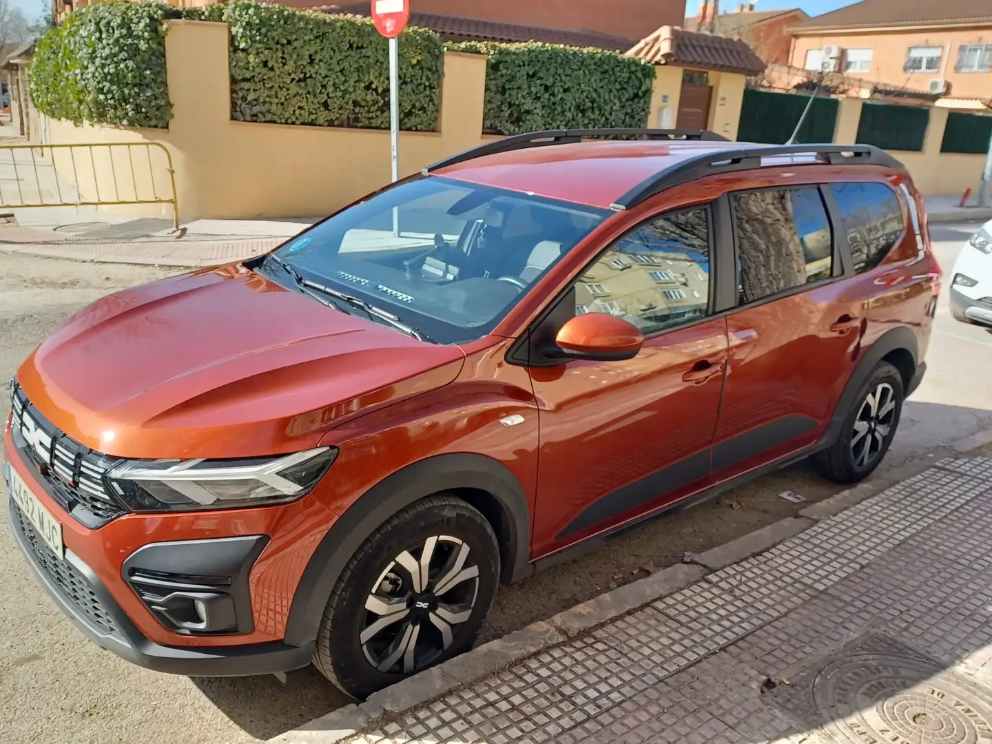 Dacia Jogger S.L Extreme Go 74Kw 100cv 5p EcoG Rojo - 1