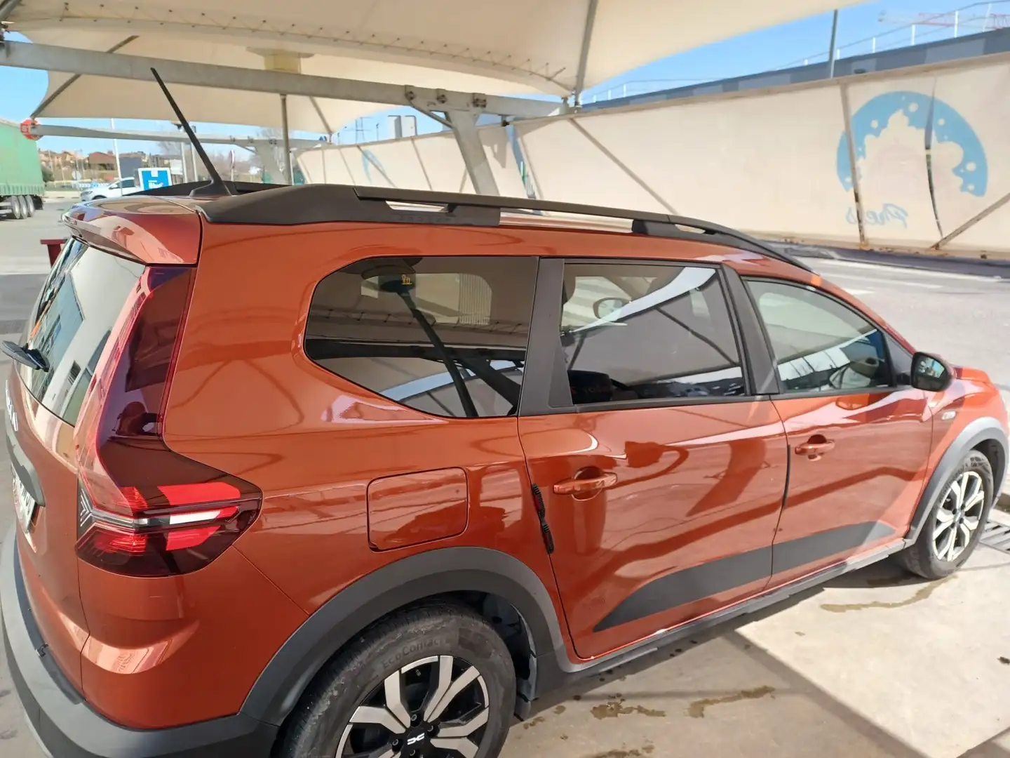 Dacia Jogger S.L Extreme Go 74Kw 100cv 5p EcoG Rojo - 2