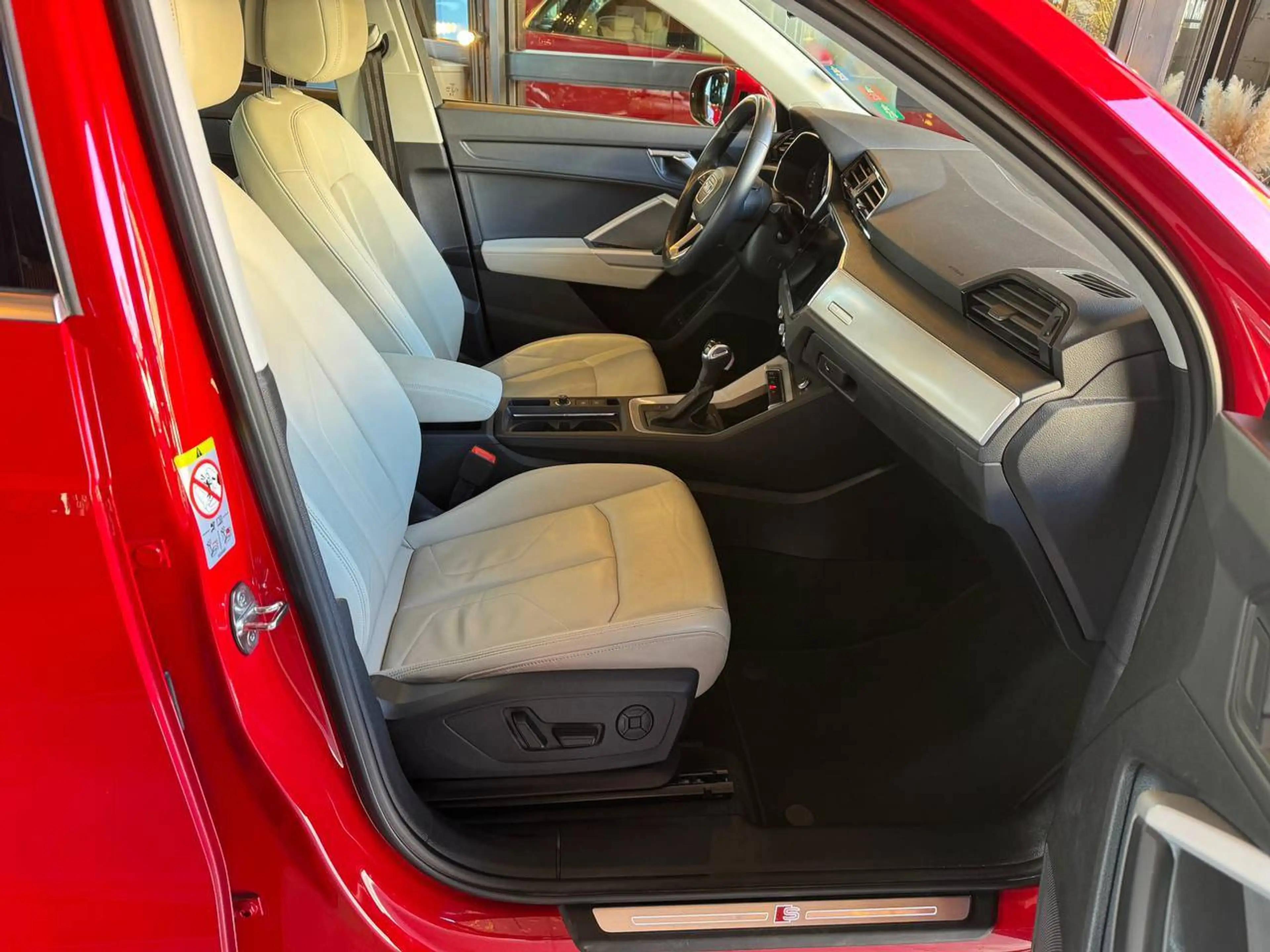 Audi Q3 Q3 PHEV 45 TFSIe S line S tronic (180 kW) *1er Prop+carnet Audi** — photo 6