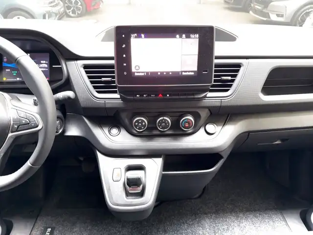 Nissan Primastar view 11