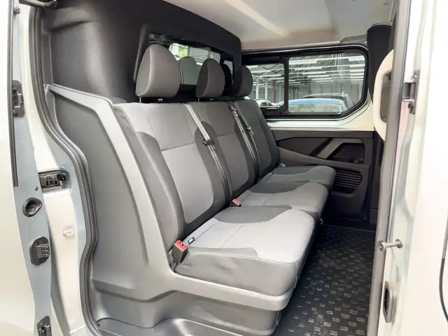 Nissan Primastar view 15