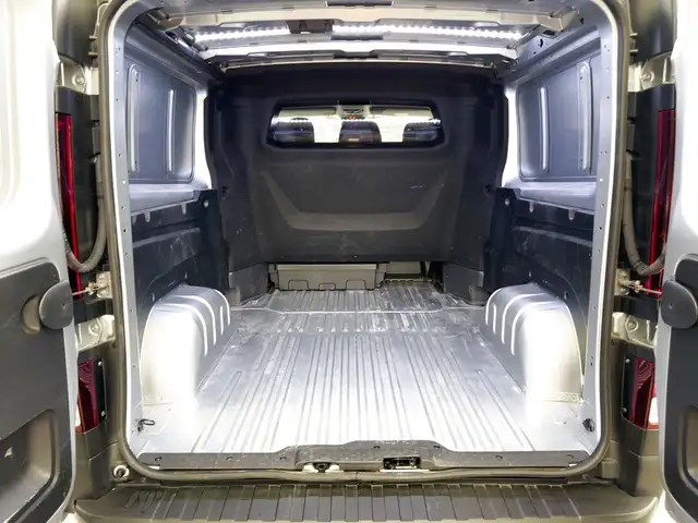 Nissan Primastar view 6
