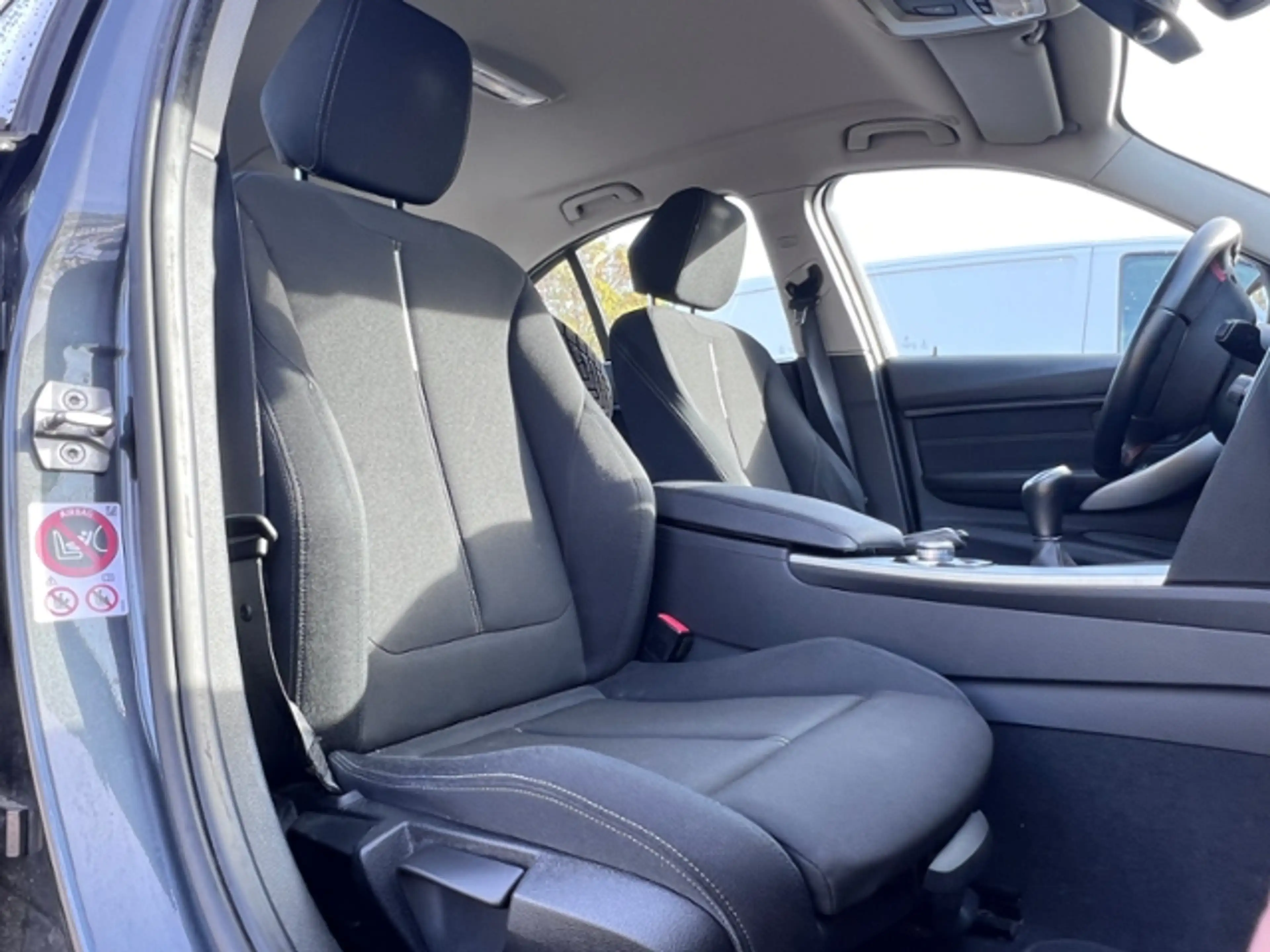 BMW 318 d Sport Line Xenon 2xPDC Sportsitz Navi Tempomat — photo 13