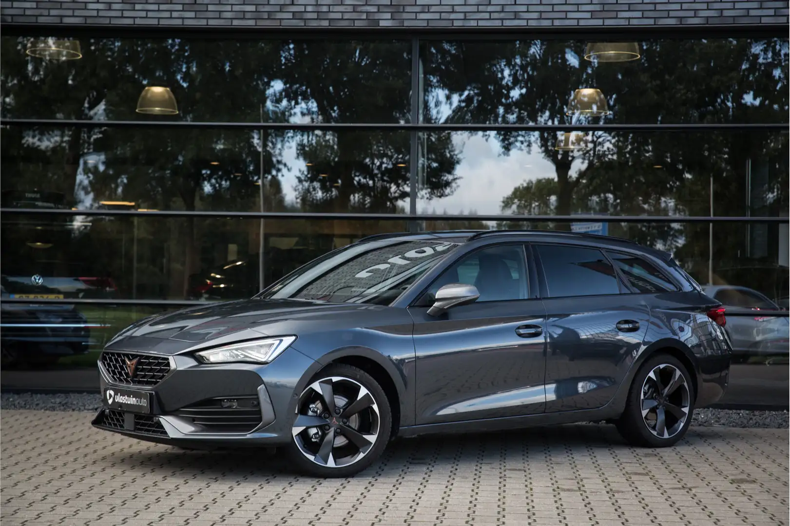 CUPRA Leon Sportstourer 1.5 eTSI Business Edition , Adap. cru Grijs - 2