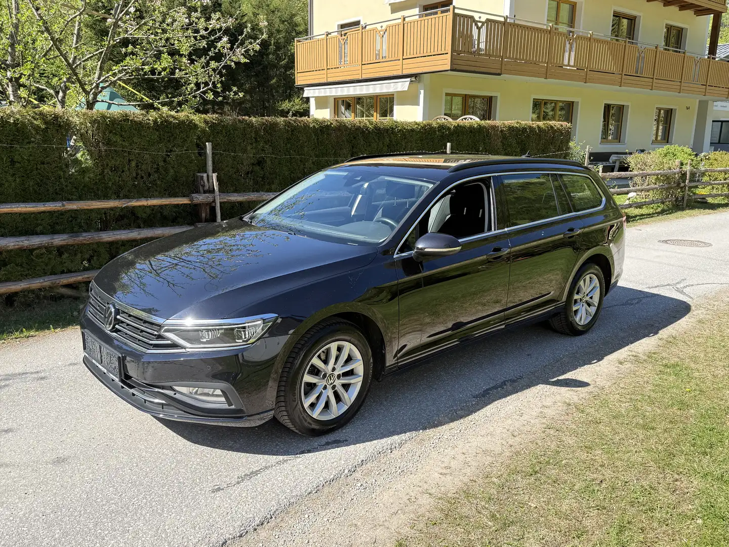 Volkswagen Passat Variant Business AHK Matrix PDC MFL DAB+ Schwarz - 1