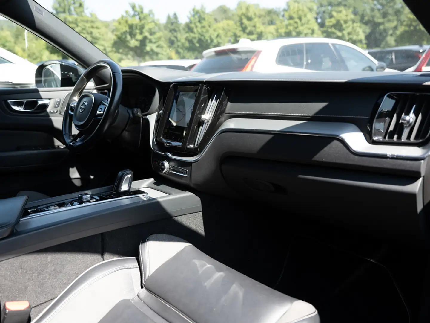 Volvo XC60 T6 Twin Engine AWD R Design STANDHZ LED Schwarz - 2
